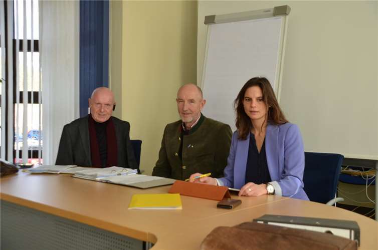 Die Finanzlage des Kreises ist dramatisch, ein Konsolidierungskurs ist dringend erforderlich, sind sich die FDP-Vertreter im Kreistag (v.l.) Ulrich van Bebber, Dominik Graf von Spee und Christina Steinhausen inig. Foto: Christina Steinhausen