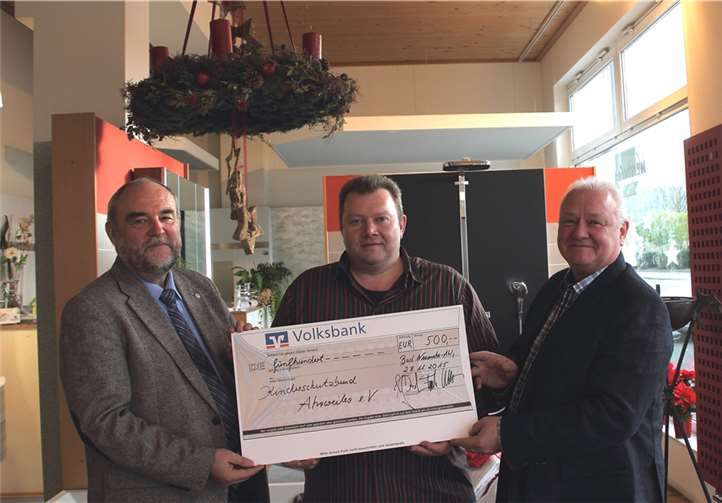 Die Firma Wershofen übergab einen Scheck in Höhe von 500 Euro an den Kinderschutzbund Ahrweiler. privat