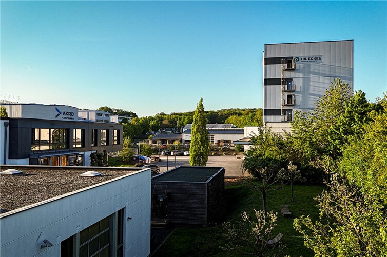 Die Firmenzentrale befindet sich im Industriegebiet Brohltal-Ost an der A61