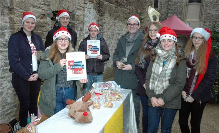 Die Firmlinge hatten Plätzchen gebacken.UM