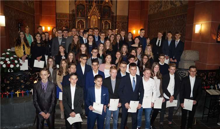 Die Firmlinge in der Kirche in Kobern-Gondorf.privat