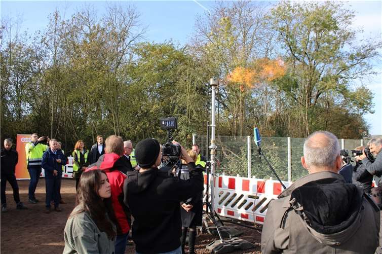Ahrtal: Neue Erdgas-Hochdruckleitung in Betrieb genommen Die Flamme der Gasfackel, sozusagen über dem Ahrtal.