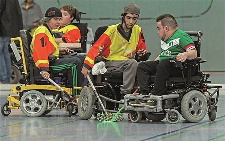 Die Flashboy-Runners aus Neuwied bestritten packende Wettkämpfe am 2. Spieltag der 2. Bundesliga im Elektro-Rollstuhl-Hockey. privat