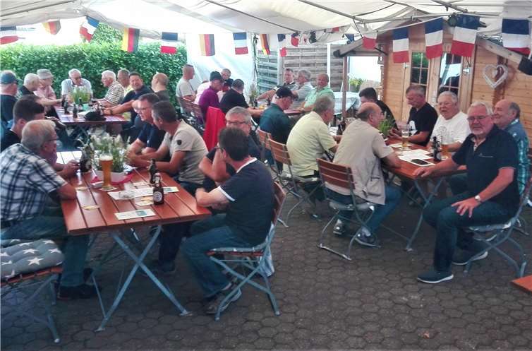Die Flensburg-Fans machten es sich im Biergarten bequem. Foto: privat