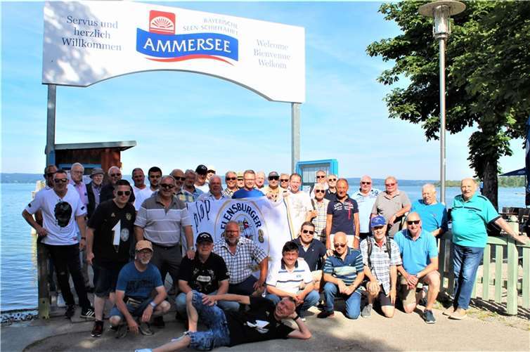 Die Flensburger Freunde im Juni 2022 am schönen Ammersee.  Foto: privat