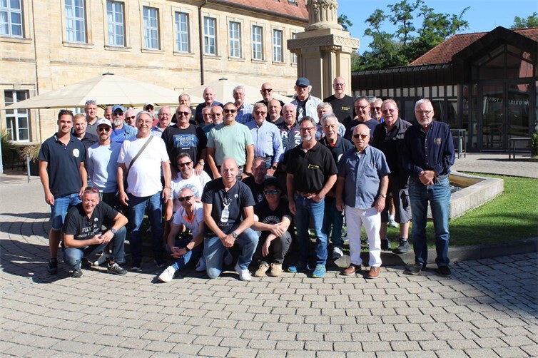 Die Flensburger Freunde vor dem Residenzschloss Bamberg