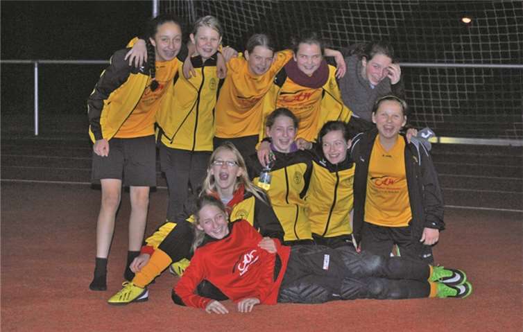 Die Flerzheimer Mädels freuen sich über den Einzug ins Kreispokal-Halbfinale.Privat