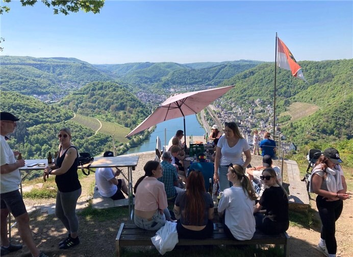 Die Floriansjünger der Kardener Feuerwehr hatten am ersten Maifeiertag zum traditionellen Hüttenfest auf das „Kompes Käppchen“ eingeladen. Fotos: TE