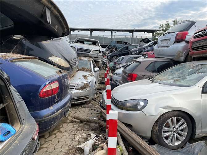 Die Flut richtete gewaltige Schäden an.