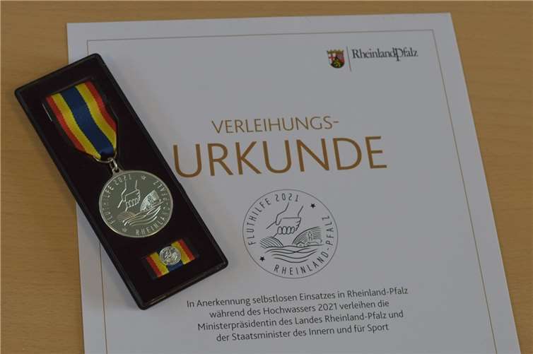 Die Fluthilfemedaille. Quelle: Feuerwehr Kirchspiel Anhausen