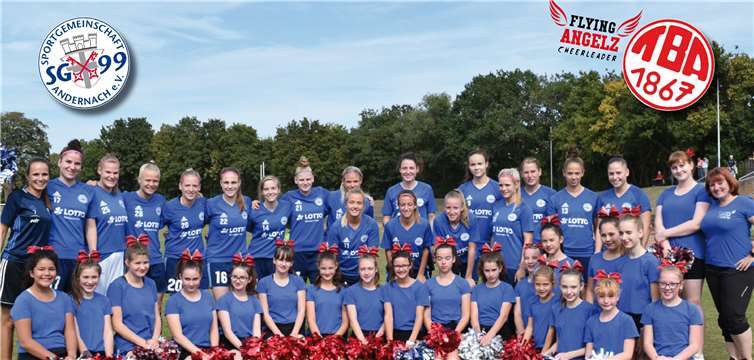 Die Flying Angelz sorgten für Stimmung beim DFB-Pokalspiel.Foto: Norbert J. Becker