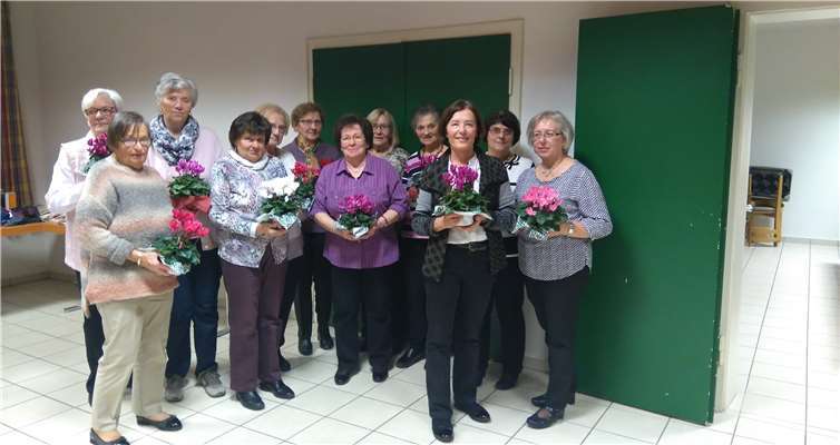 Die Förderinnen erhielten ein Blumenpräsent.Privat