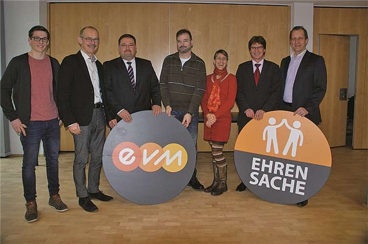 Die Fördervereine der Grundschulen St. Georg, Cusanus und St. Martin freuen sich über jeweils 1.500 Euro.evm
