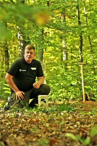 Die Förster im FriedWald unterstützen bei allen Themen rund um die Waldbestattung – seit mittlerweile 25 Jahren.