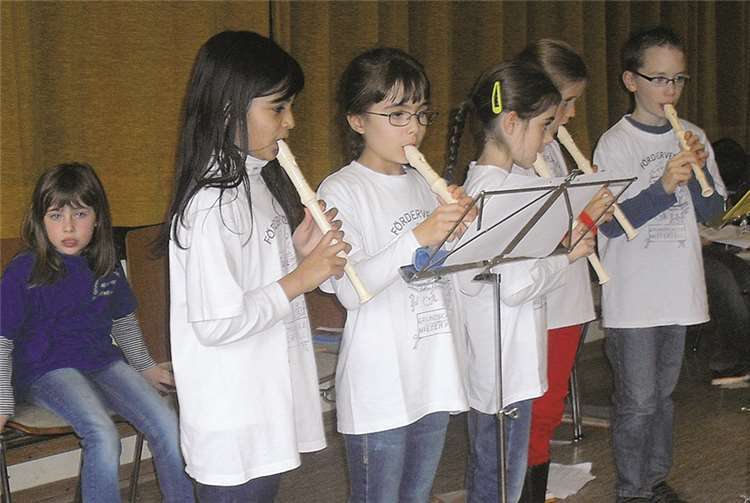 Die Fötenkinder gaben den Startschuss für einen wunderschönen gemeinsamen Nachmittag. privat