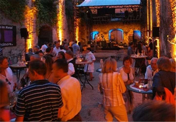 Die Folk-Rock-Band „Schandmaul“ sind am 1. Juni beim Festival in Marienthal live zu erleben. Jodocus Obscuros