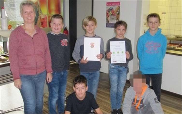 Die Food-Scouts des Gymnasiums freuen sich über die erneute 3-Sterne-Auszeichnung. Fotos: privat