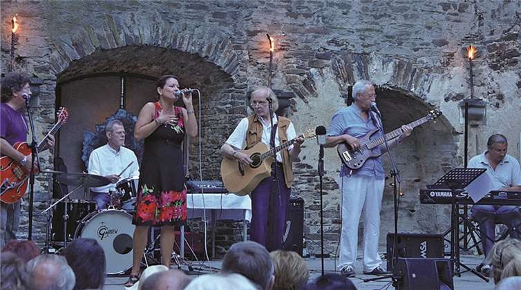 Die Formation „Country Lane“. in der Marienthaler Kloster-Ruine.-SI-