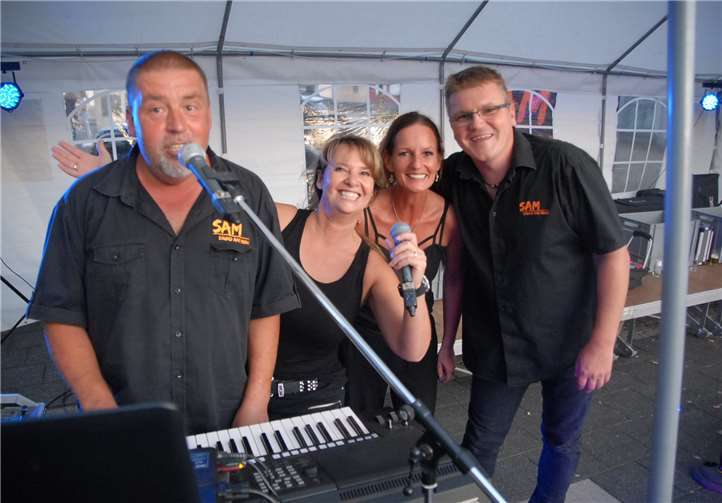 Die Formation „SAM“ aus Bad Hönningen sprudelte beim Brunnenfest förmlich mit guter Laune und begeisternden Liedern.