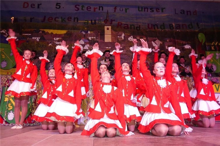 Die Formation der Kleinen Funken erfreute bei ihrer Live-Performance zu Tophits aus den 1990er Jahren. Fotos: TE