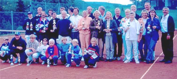 Die Foto-Chronik erinnert an die Höhepunkte aus 40 Jahren Vereinsgeschichte, wie hier die Clubmeisterschaft 1996. privat