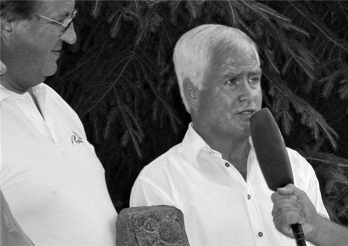 Die Fotoaufnahme zeigt Josef Breuling im Jahre 2003 bei einem Interview nach seiner Auszeichnung mit dem Kreiswackes.Foto: H. Hohn