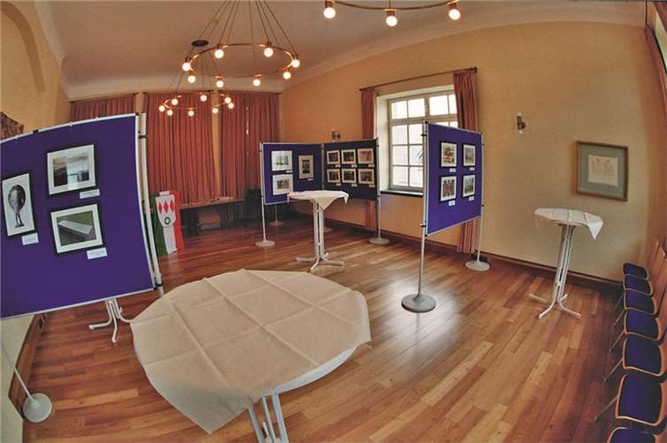 Die Fotografien werden im Rathaus ausgestellt. privat