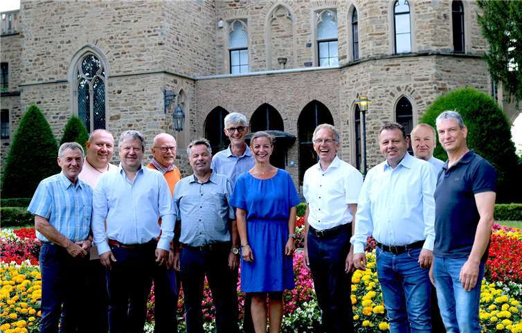 Die Fraktion und Ortsvorsteher der Freien Wähler Sinzig mit dem zweiten Beigeordneten Roland Janik (3. V.re.). Foto:Reiner Friedsam