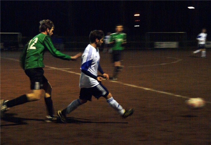 Die Frankener Spieler können ihren Gegnern oft nur hinterher laufen. Wolf Eggers, Sinzig-Franken