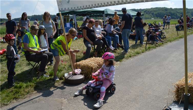 Die Frauen-Initiative Bandorf hatte das Rennenwie gewohnt bestens organisiert. Fotos: -AB-