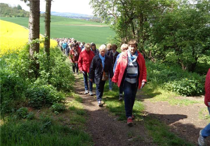 Die Frauen auf dem Weg zur Fraukirch.