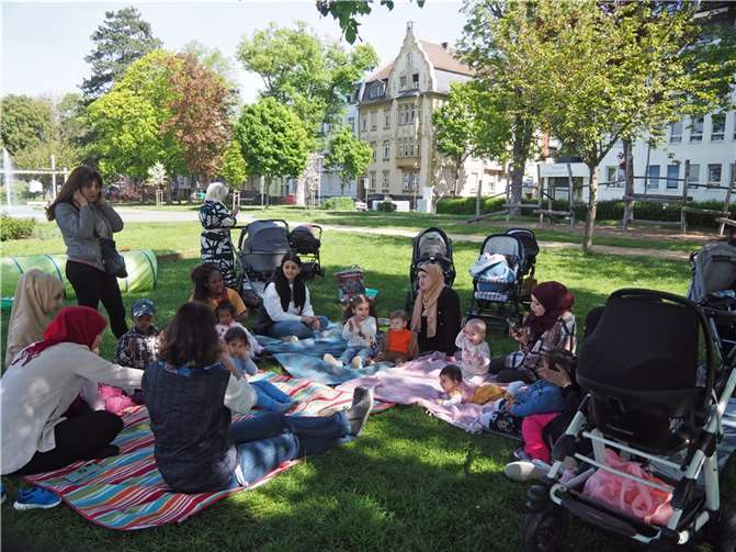 Die Frauen brachten landestypische, leckere Speisen mit. Quelle: Diakonie