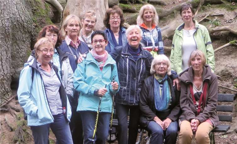 Die Frauen der Gymnastikgruppe des SVU hatten viel Vergnügen bei ihrer Herbstwanderung.privat