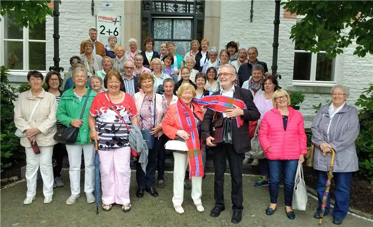 Die Frauen der Katholischen Frauengemeinschaft Bruchhausen frohgelaunt bei Missio. privat