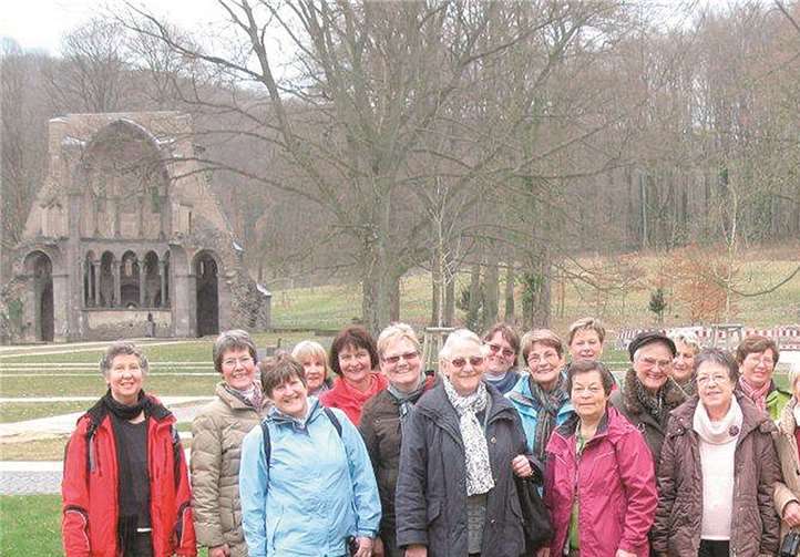 Die Frauen der kfd Linz sind beim Kloster Heisterbach angekommen.Privat