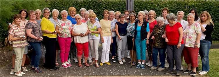 Die Frauen erlebten einen schönen Abend beim Boulespielen.  Foto: privat