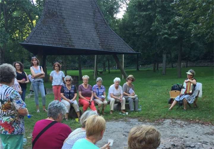Die Frauen genossen die persönliche Zeit.privat