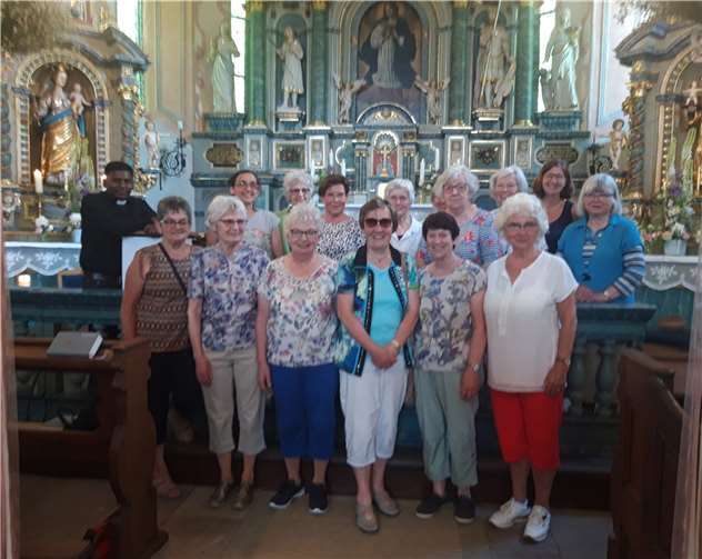Die Frauen machten sich auf den Weg zur Pützfelder Marienwallfahrtskapelle.  Foto: Roswitha Weber