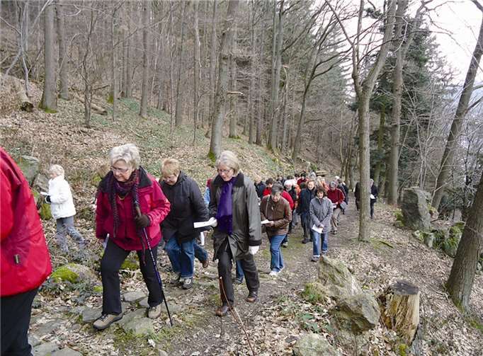 Die Frauen pilgerten betend weiter.