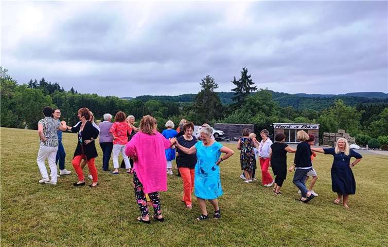 Die Frauen schwingen gerne das Tanzbein.  Foto: privat