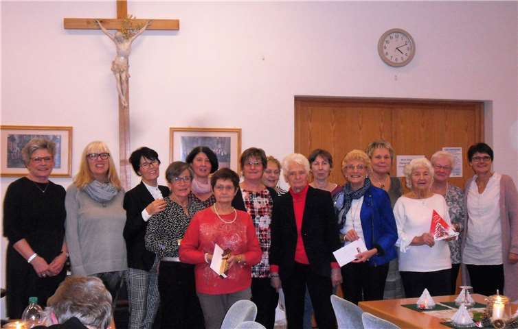 Die Frauen stimmten sich gemeinsam auf das bevorstehende Weihnachtsfest ein. Privat