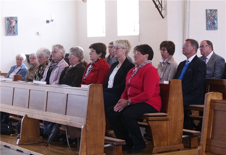 Die Frauen während der Messe.