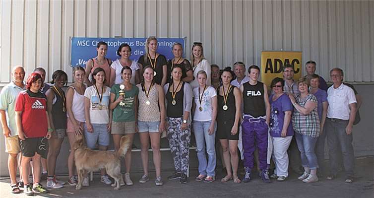 Die Frauenmannschaft des TuS Weibern/Koblenz zusammen mit den Mitgliedern des MSC. privat