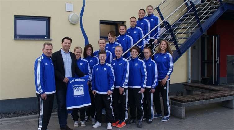 Die Frauenmannschaft in ihrem neuen Outfit.privat