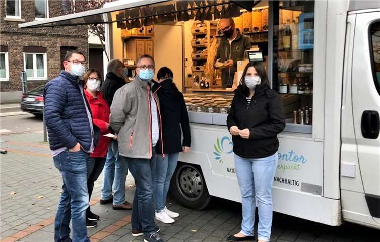 Die Freie Bürgerliste informierte sich vor Ort über mobile Einkaufsmöglichkeiten.Foto: FBL