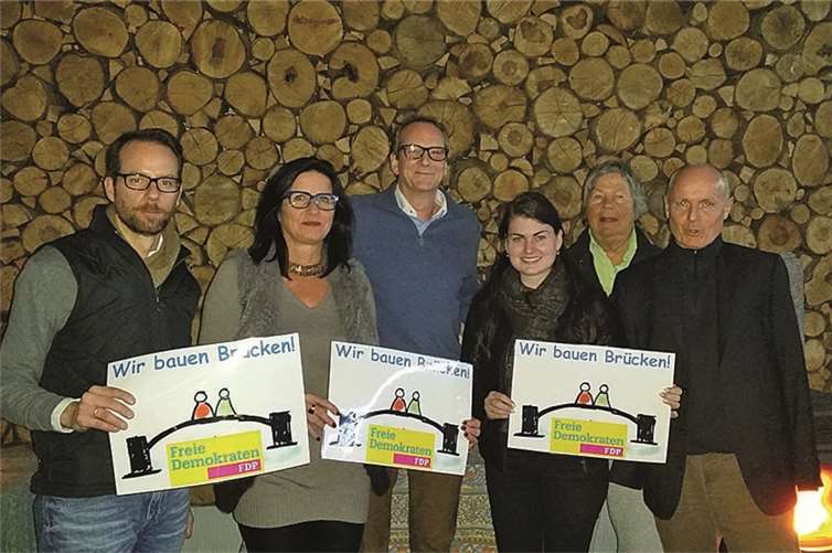 Die Freien Demokraten aus Remagen wollen eine neue Brücke oder einen Tunnel über den Rhein (v.l.): Christian Neuhaus, Rosa Maria Müller, Jens Huhn, Jasmin Wexeler, Jutta Deimel, Ulrich van Bebber. privat