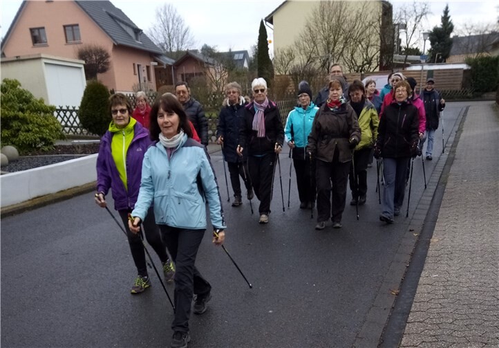 Die Freiluftsportler wanderten auch bei feuchtkalten Wetterbedingungen. privat