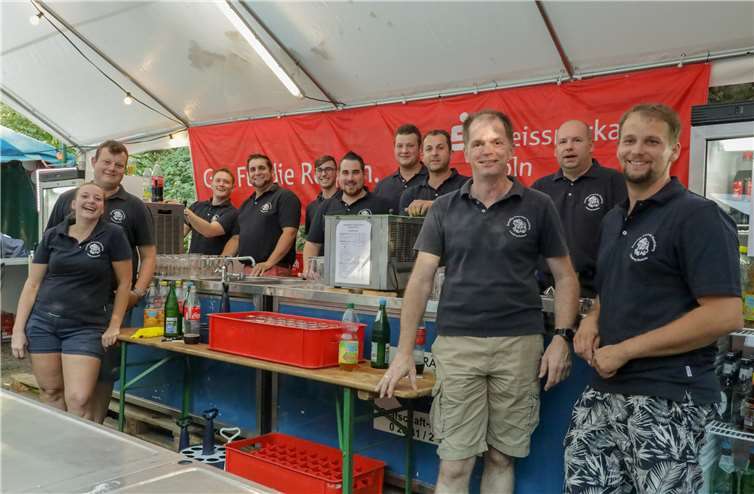 Die Freiwillige Feuerwehr Berkum veranstaltete zum zweiten Mal den Kölschen Abend. Fotos: CEW