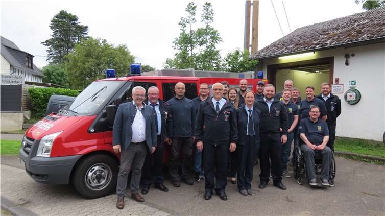 Die Freiwillige Feuerwehr Dünfus wählte Anne Näbe zur neuen Wehrführerin. Foto: VGV Kaisersesch/Daniela Steffes