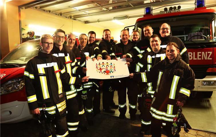 Die Freiwillige Feuerwehr Koblenz-Lay freut sich über Spende.Quelle: Bürgerstifung Volksbank RheinAhrEifel